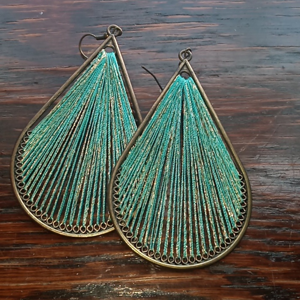 Metallic light green stringed costume jewelry earrings